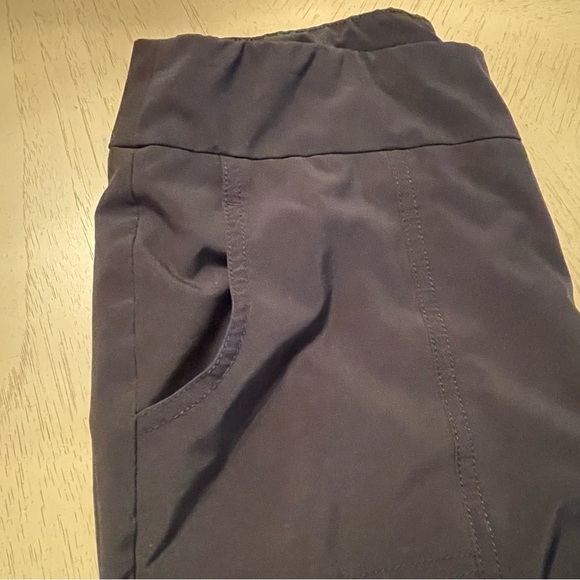 Weekends by Chico's Black Cropped crop pull-on pants size .05 Small S 6 - Picture 5 of 14